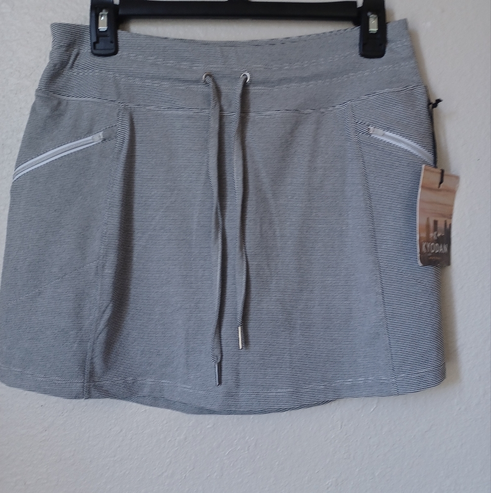 KYODAN gray striped skort tennis skirt size s nwt